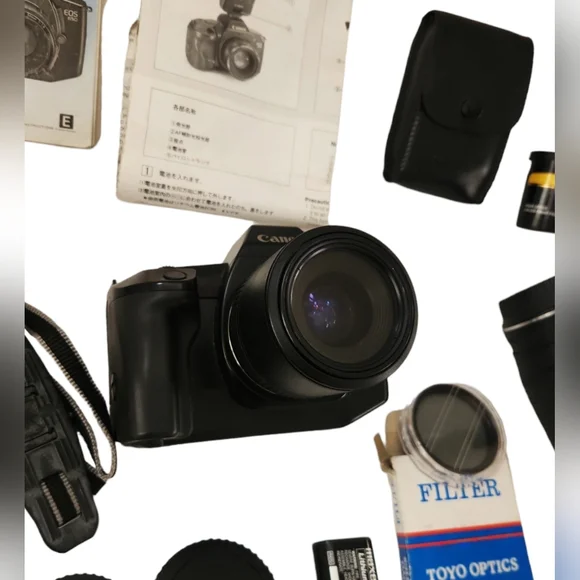 CANON EOS 650 SLR 35mm Film Camera Huge Lot 2-Lens, Flash, Batteries Filter and - Picture 3 of 11